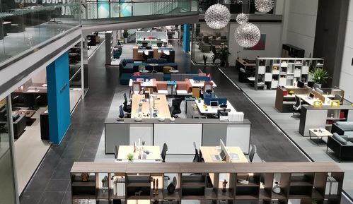 設計驅動創新，服務贏得信賴 中山市品盛家具攜冠品盛辦公家具深耕會務服務新篇章
